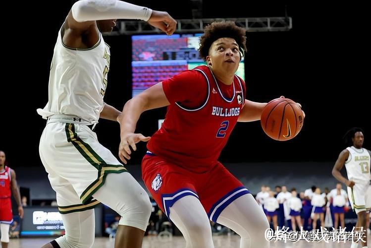 上海队新领袖强势登场，大外援洛夫顿闪耀全场