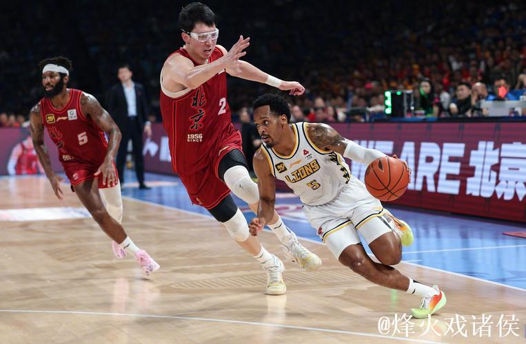 辽宁男篮击败广厦成功卫冕,国内外球员联手制胜 辽宁男篮击败广厦成功卫冕,国内外球员联手制胜